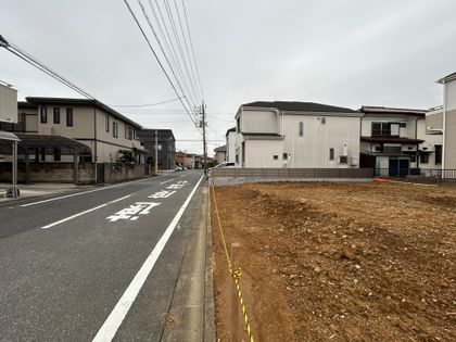 前面道路含む外観