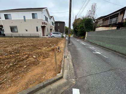 前面道路含む外観