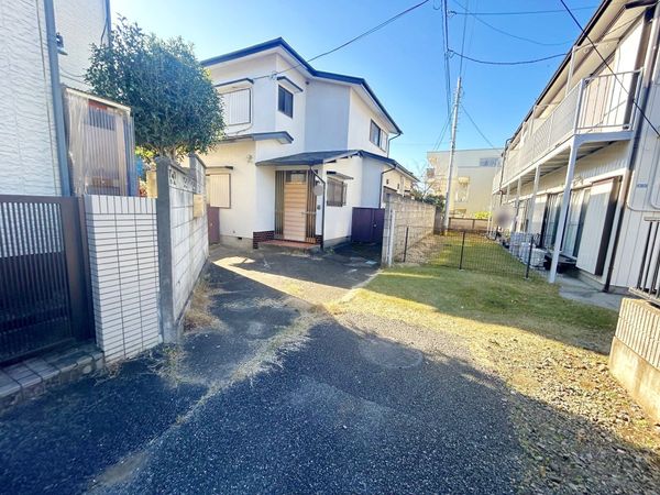 さいたま市中央区大戸5丁目 前面道路含む外観