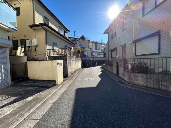 さいたま市南区太田窪5丁目 前面道路含む外観 さいたま市南区太田窪5丁目 前面道路含む外観