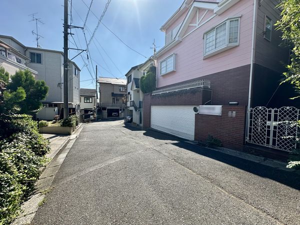 前面道路含む外観