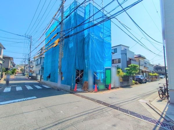 前面道路含む外観