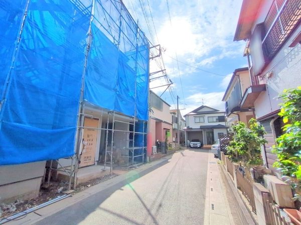 前面道路含む外観