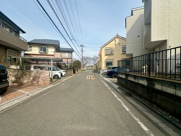 さいたま市緑区東浦和6丁目 前面道路含む外観 前面道路含む外観