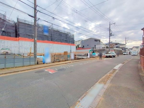 さいたま市緑区大字中尾 前面道路含む外観 さいたま市緑区大字中尾 前面道路含む外観