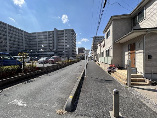 戸田市美女木北3丁目 前面道路含む外観 戸田市美女木北3丁目 前面道路含む外観