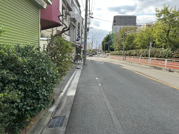 北側前面道路