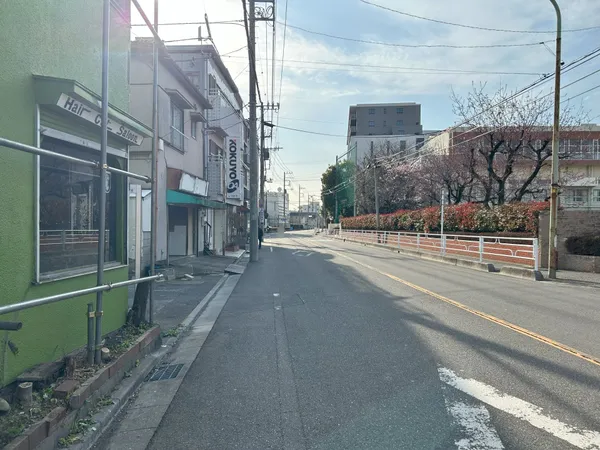 北側前面道路（2026年3月上旬撮影）