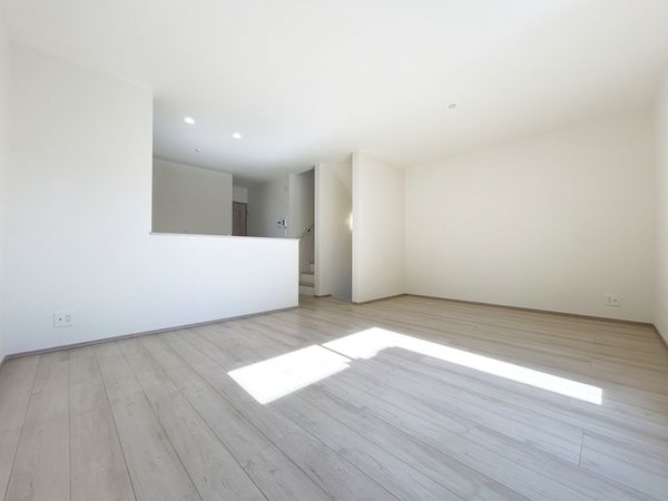 川口市大字里 B号棟 リビング