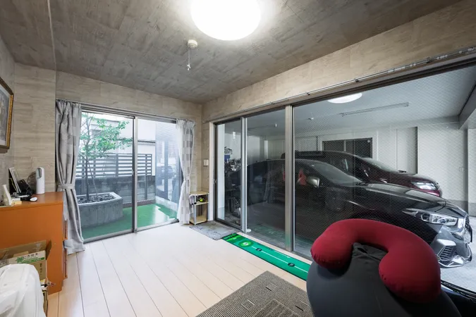 1階洋室　約8.2帖