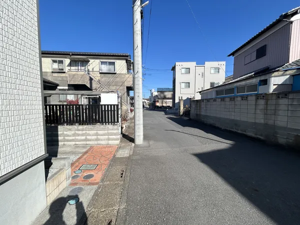 前面道路含む外観