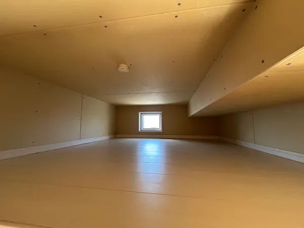 屋根裏収納