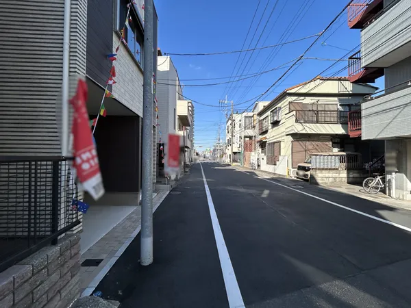 前面道路含む外観