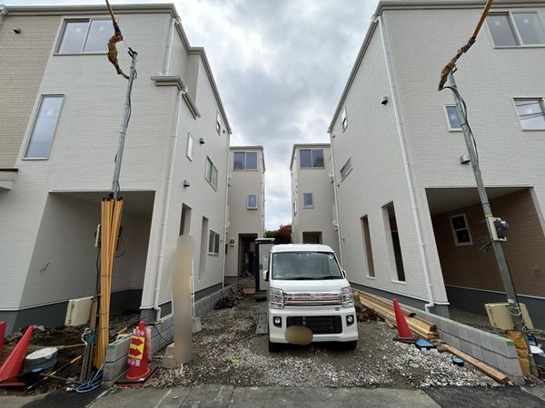 前面道路含む外観