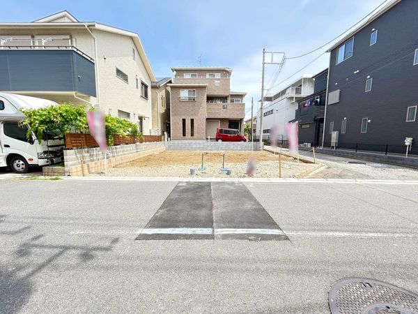 川口市南町1丁目 2号棟 前面道路含む外観