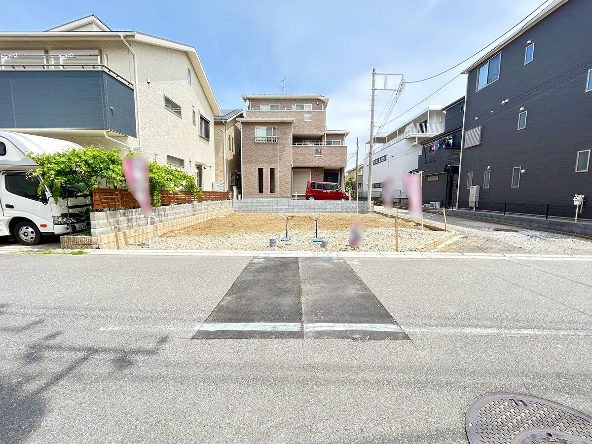 前面道路含む外観