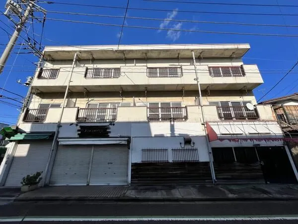 写真は昭和４９年築の建物です