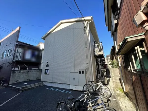 写真は平成２１年築の建物です