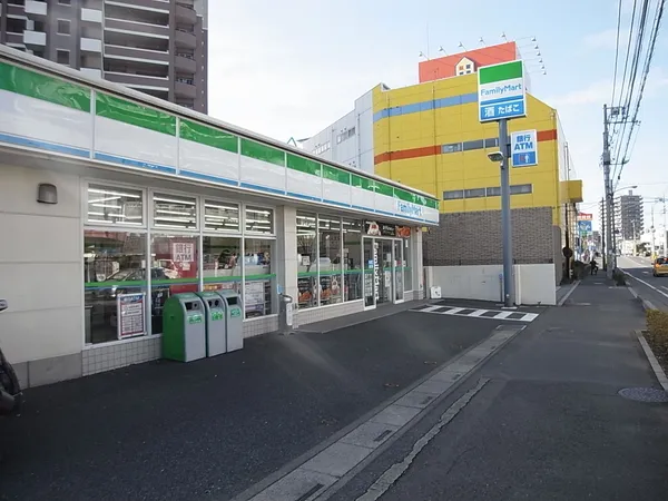 ファミリーマート川口十二月田店　距離150m