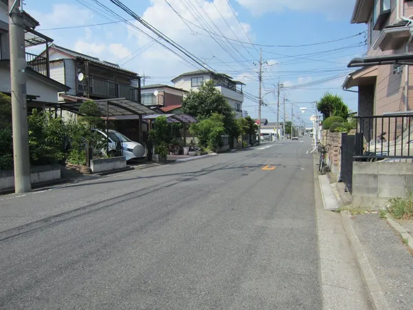 前面道路含む外観
