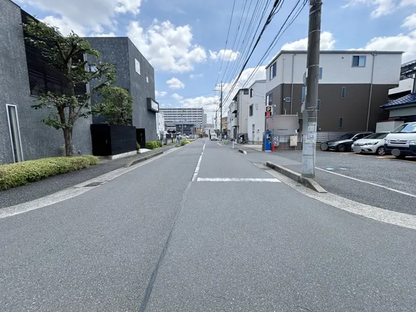 前面道路含む外観