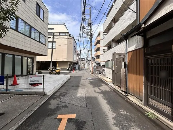 前面道路含む外観