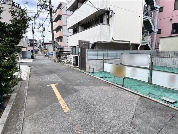 前面道路含む外観