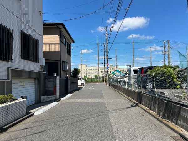 前面道路含む外観