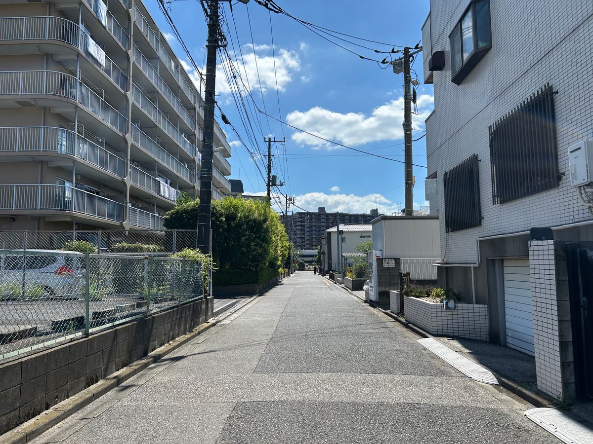 前面道路含む外観