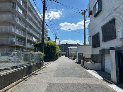 さいたま市桜区西堀4丁目 前面道路含む外観