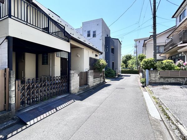 前面道路含む外観
