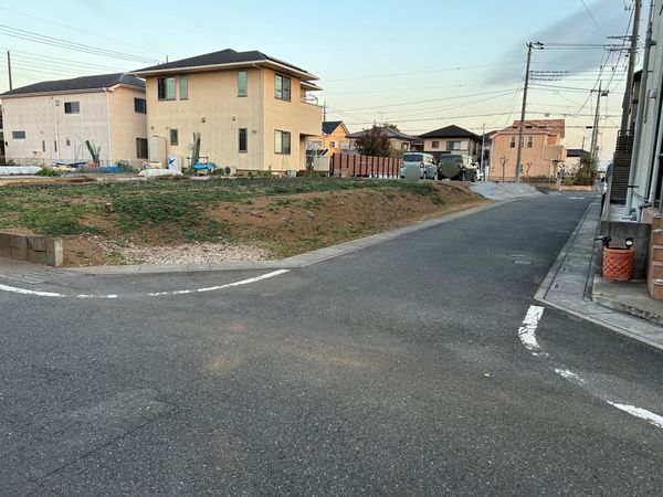 前面道路含む外観