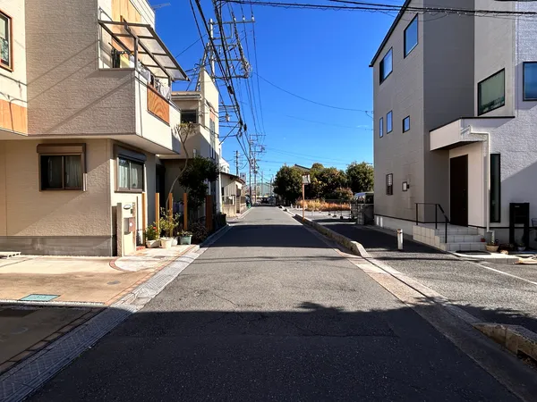 前面道路含む外観