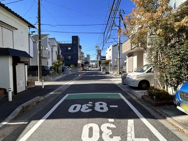 前面道路含む外観