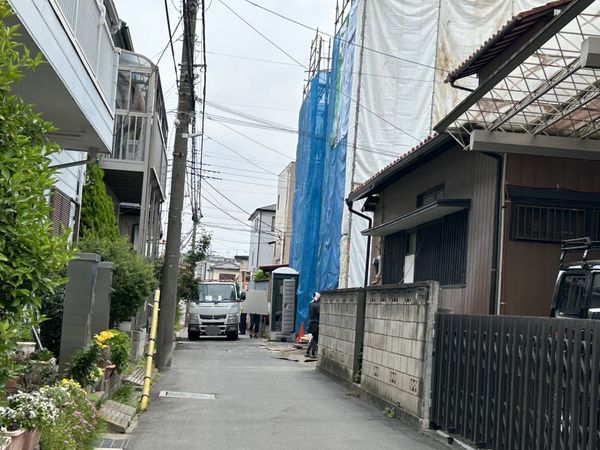 前面道路含む外観