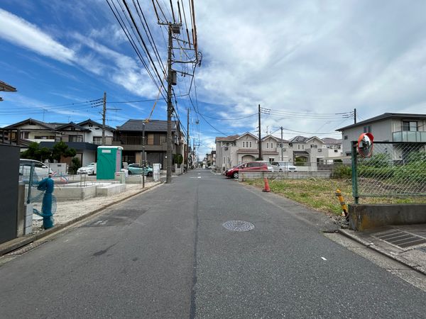 さいたま市南区内谷2丁目 前面道路含む外観 さいたま市南区内谷2丁目 前面道路含む外観