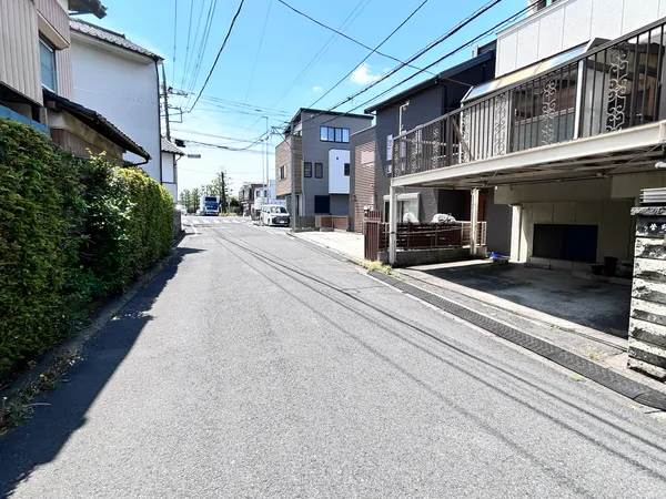 前面道路を含む外観