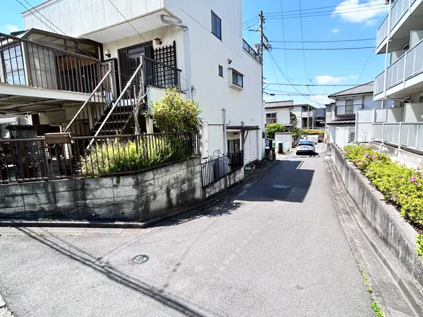 前面道路を含む外観