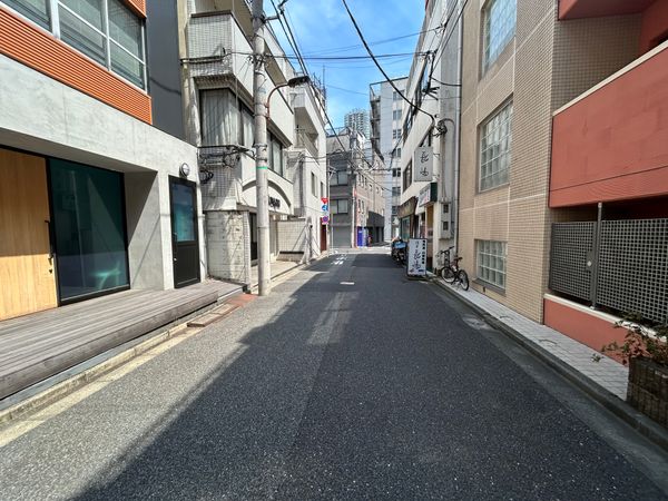 前面道路含む外観
