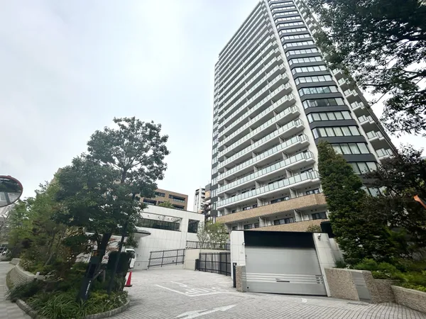 車寄せ・駐車場入口