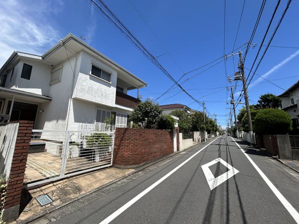 前面道路含む外観
