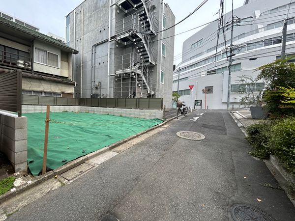 新宿区四谷本塩町 土地 前面道路含む外観 新宿区四谷本塩町 土地 前面道路含む外観