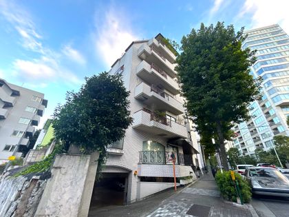 クラウン青山 外観