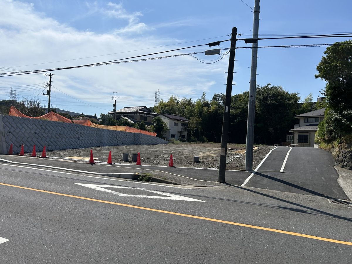 前面道路含む外観