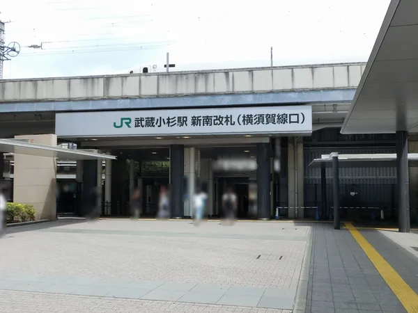 徒歩７分。
