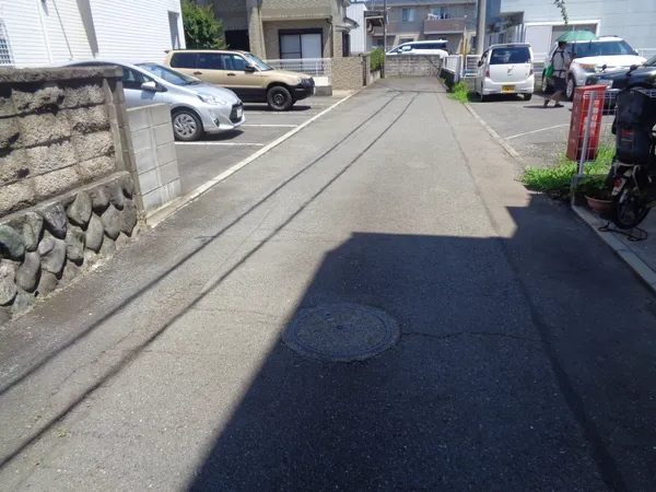 東側前面道路