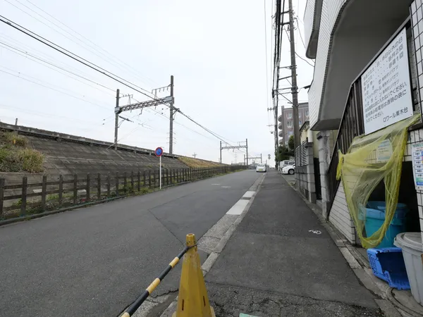 前面道路含む外観