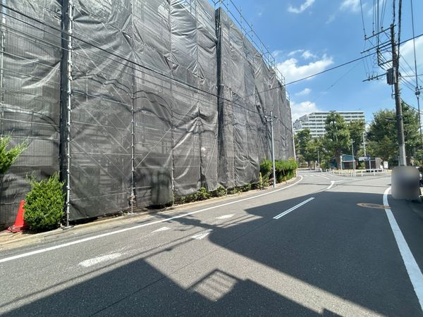 前面道路含む外観