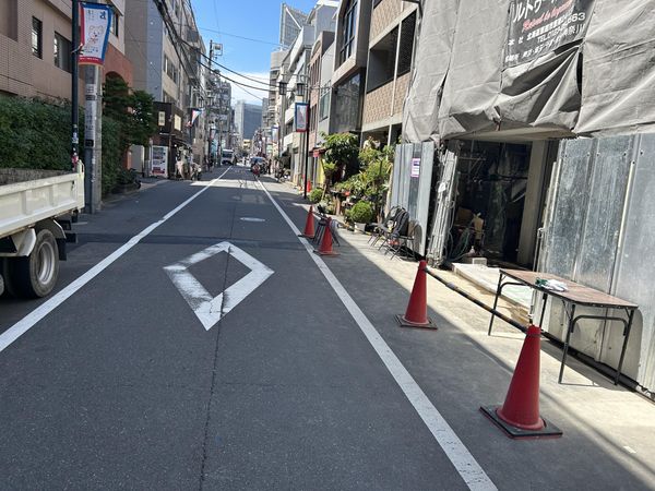 渋谷区富ヶ谷一丁目新築一棟ビル 前面道路含む外観 渋谷区富ヶ谷一丁目新築一棟ビル 前面道路含む外観