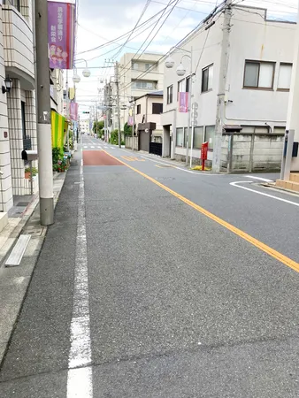 近隣商業地域に存しています。